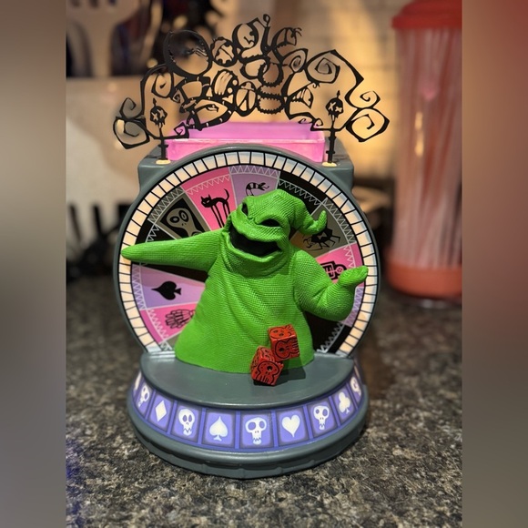 OOGIE BOOGIE’S CASINO NIGHTMARE BEFORE CHRISTMAS SCENTSY WARMER RARE - Picture 9 of 15